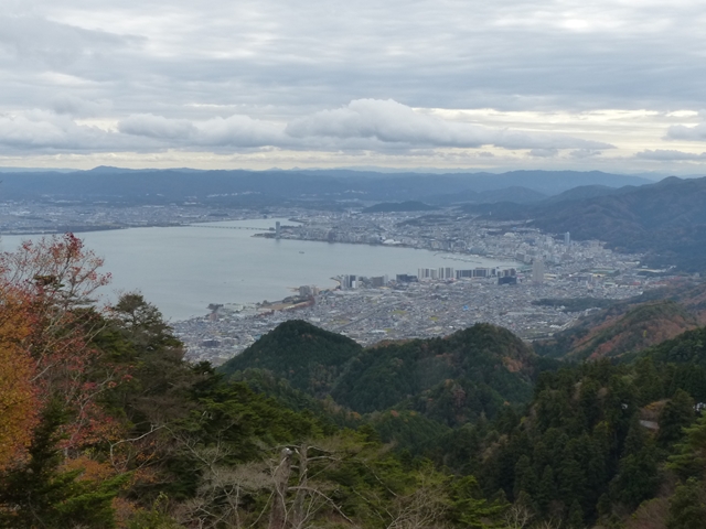 琵琶湖と大津の街